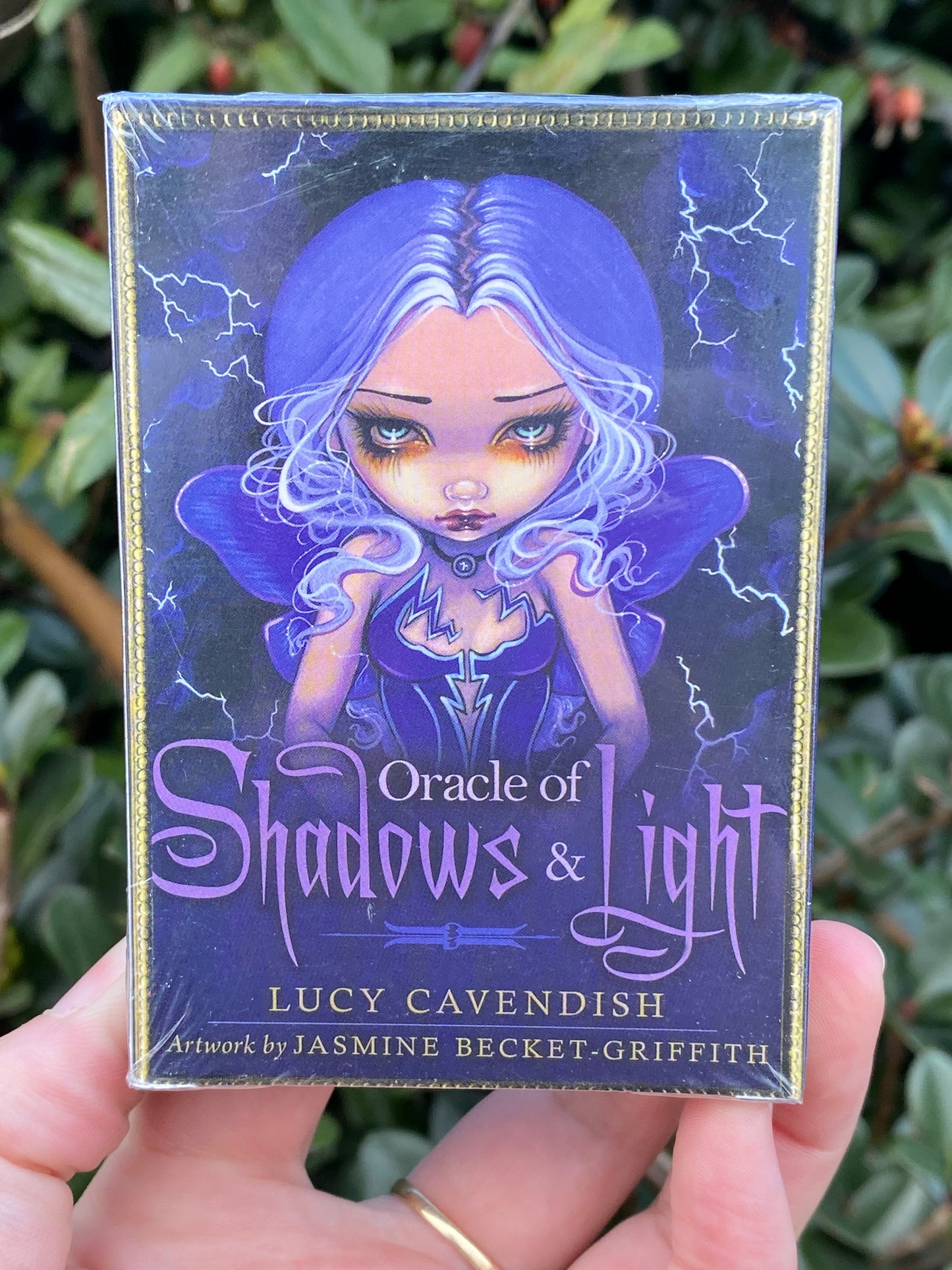 Oracle of Shadows and Light